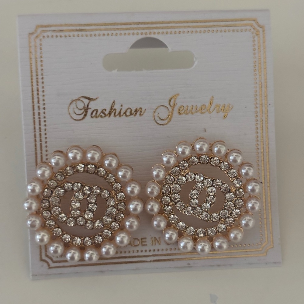 Gold Crystal and Pearl fashion earrings